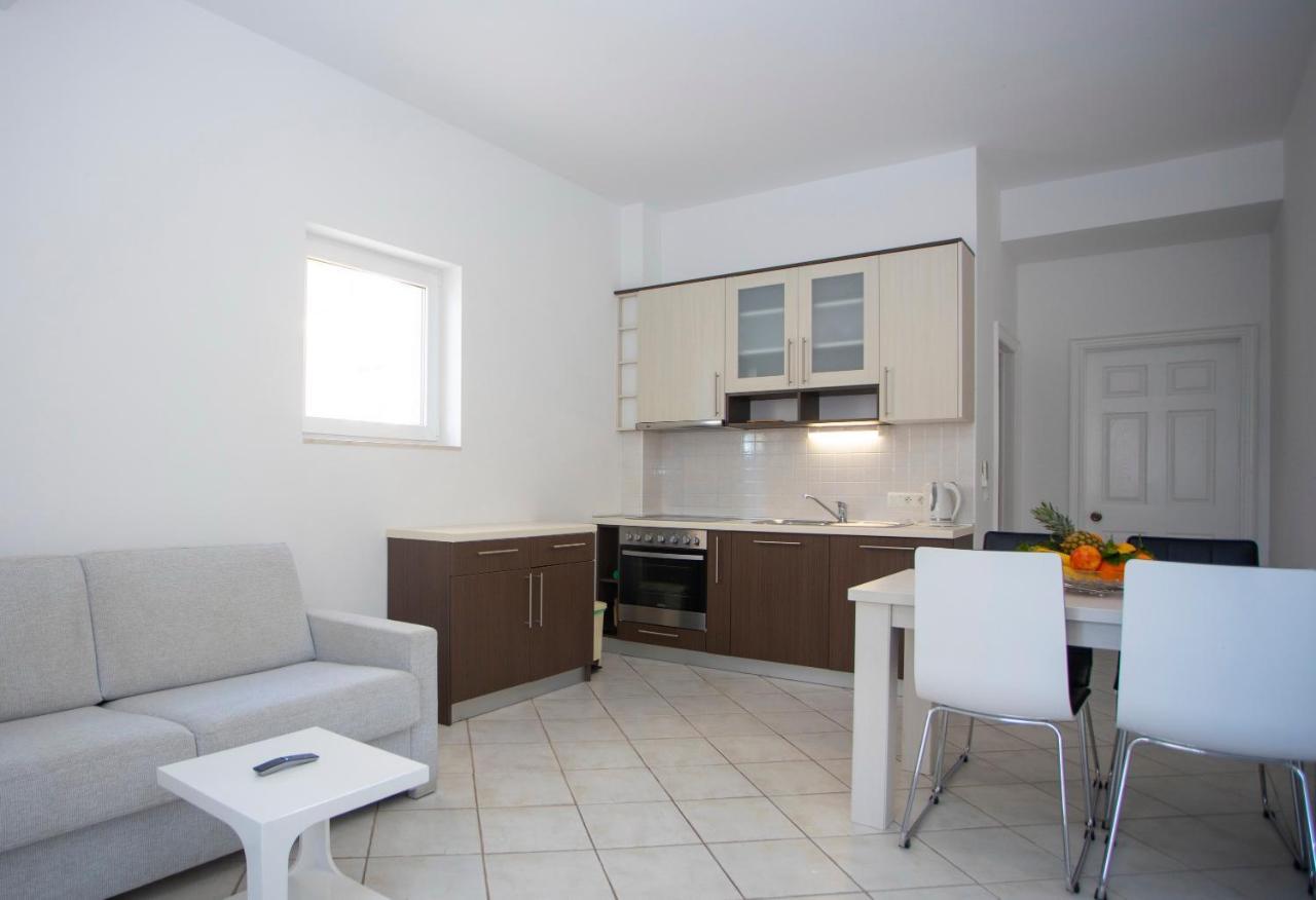 Apartment Domo Makarska Exterior photo