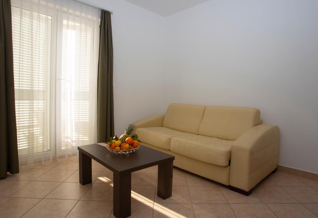 Apartment Domo Makarska Exterior photo