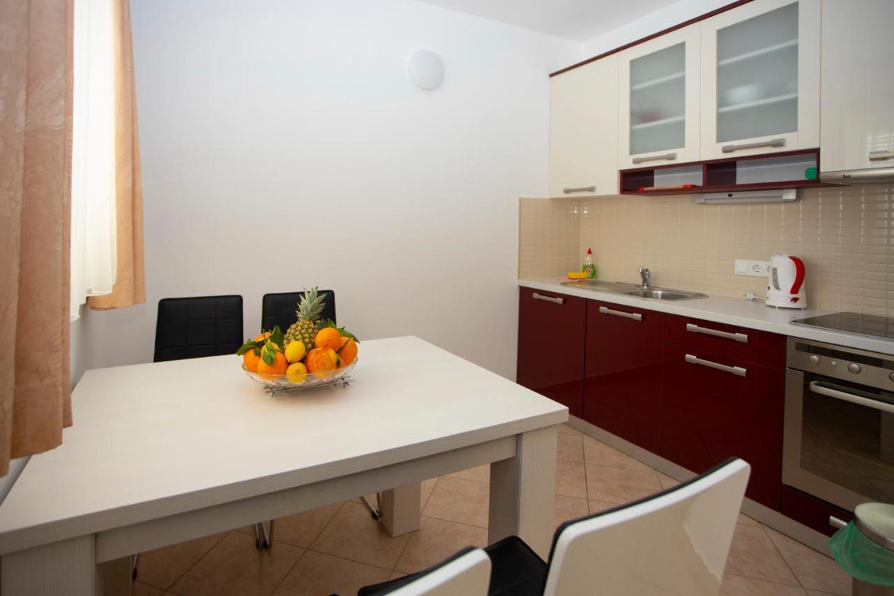 Apartment Domo Makarska Exterior photo